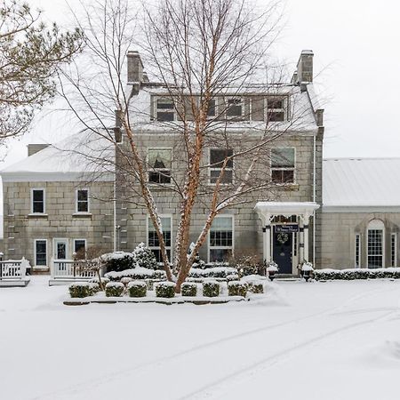 All Suites Whitney Manor Kingston Exterior photo