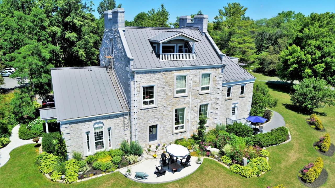 All Suites Whitney Manor Kingston Exterior photo