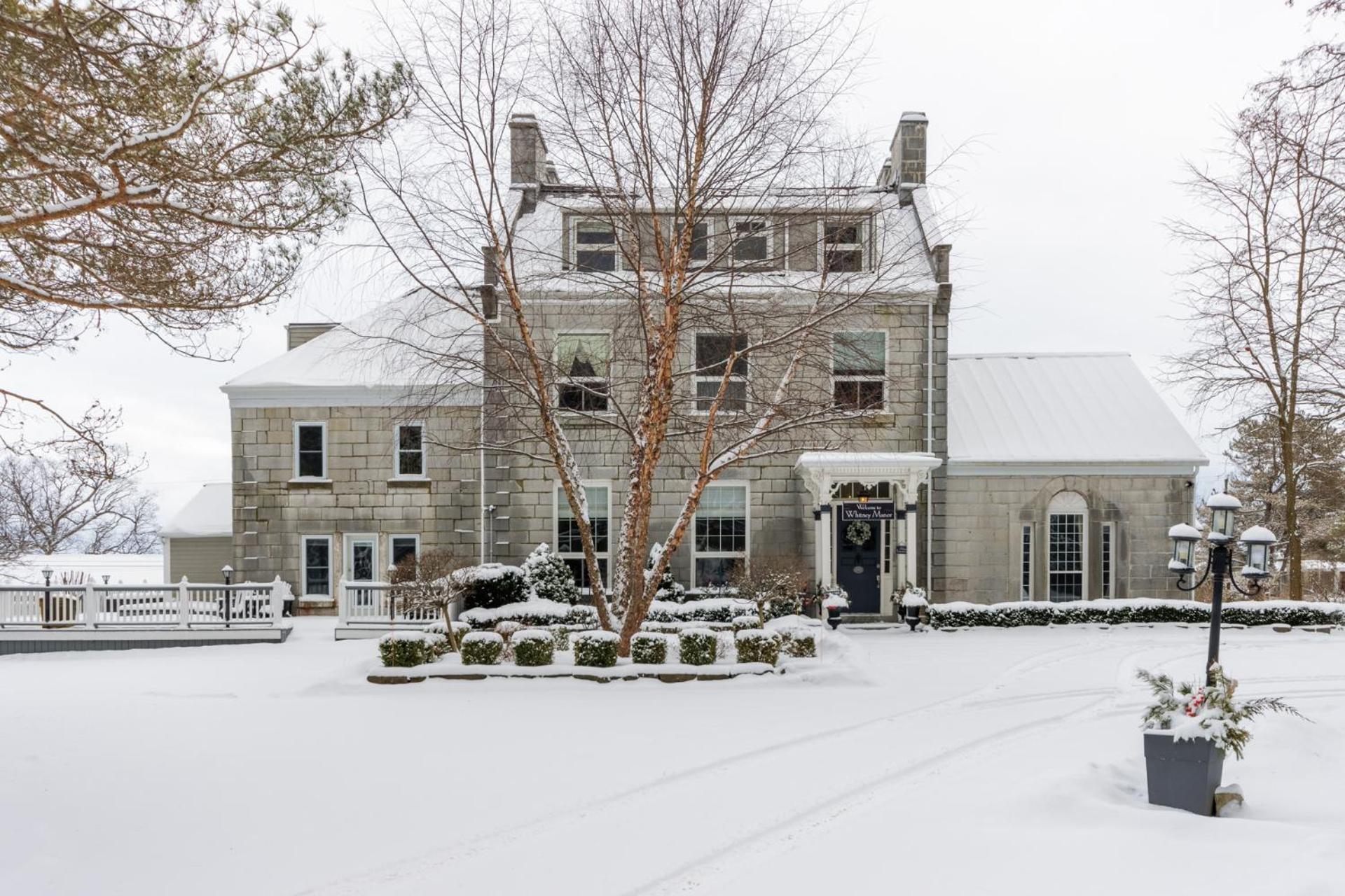 All Suites Whitney Manor Kingston Exterior photo