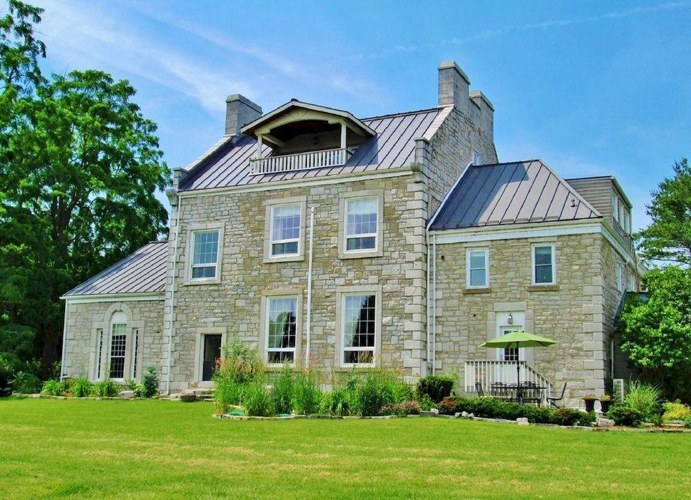 All Suites Whitney Manor Kingston Exterior photo