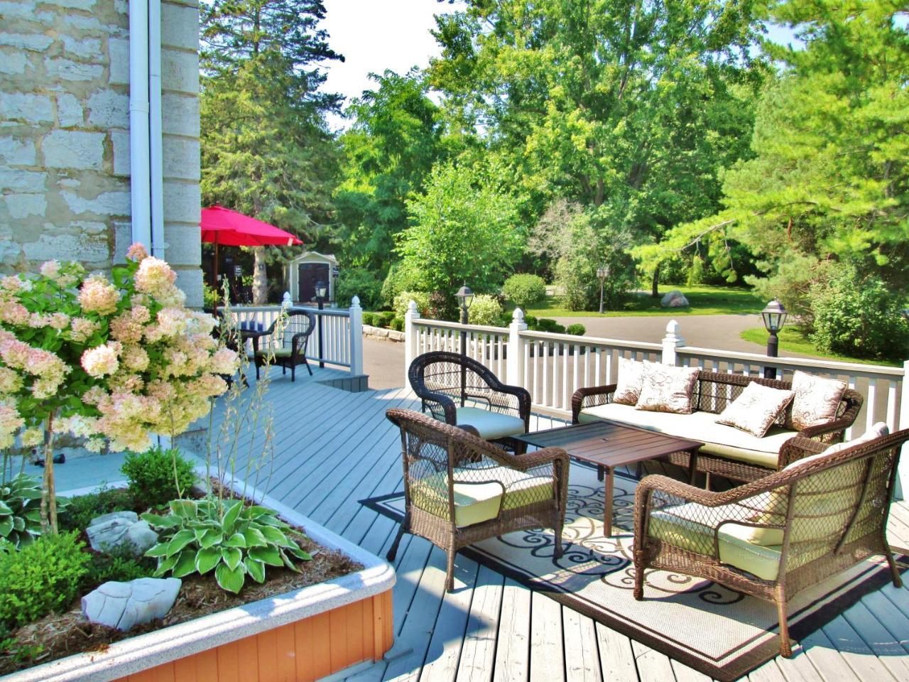 All Suites Whitney Manor Kingston Exterior photo