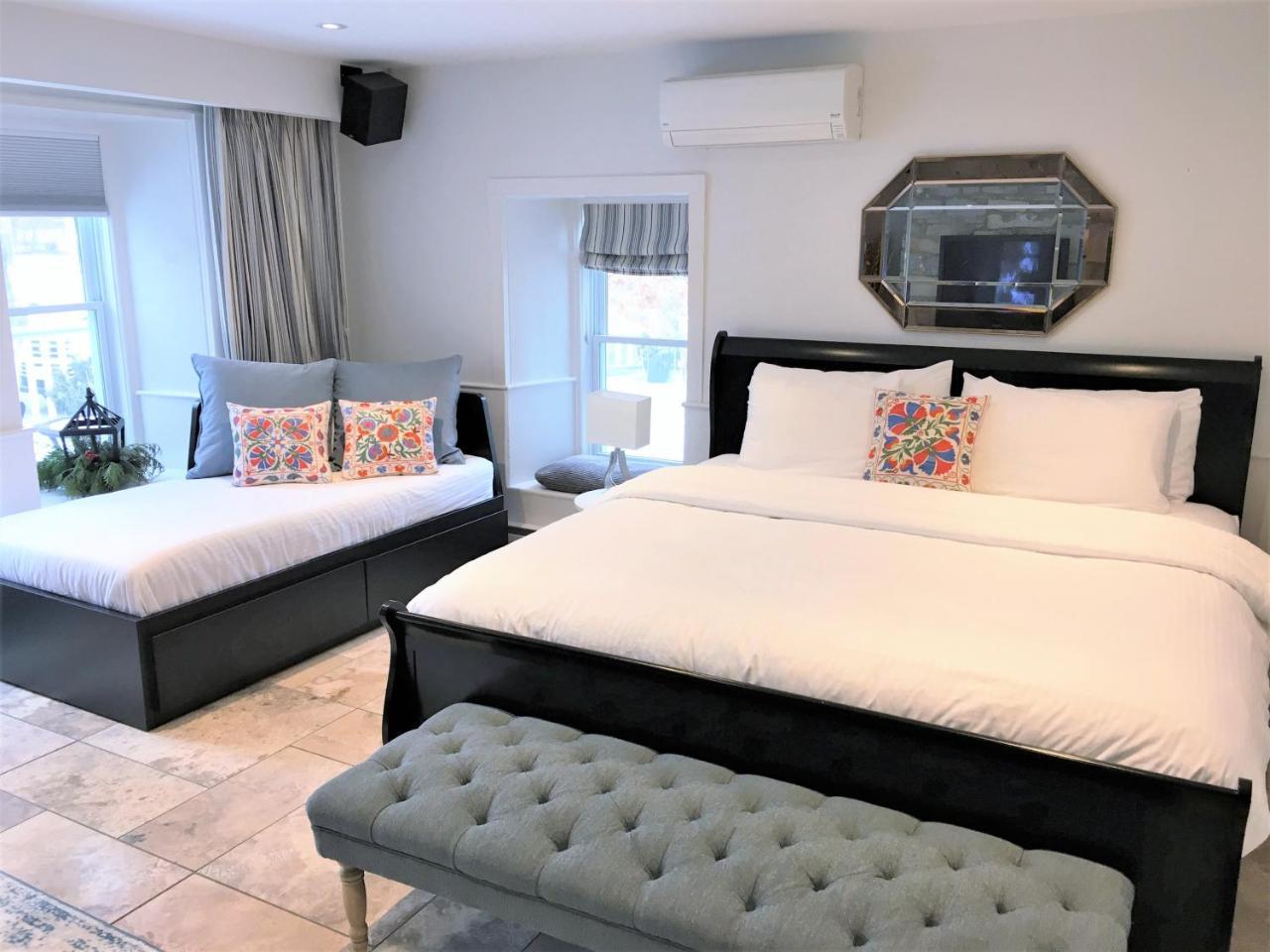 All Suites Whitney Manor Kingston Exterior photo